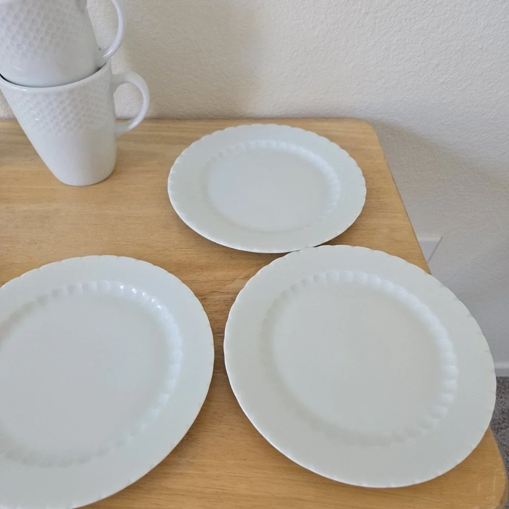Williams Sonoma Pillivuyt Perle White Porcelain 4 Cups & 4 Saucers Small Plates